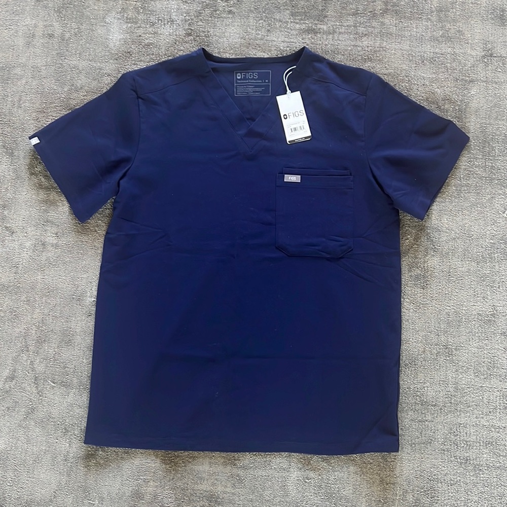 🆕 Figs M scrub top